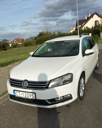 Volkswagen Passat cena 37800 przebieg: 209000, rok produkcji 2012 z Toruń małe 137